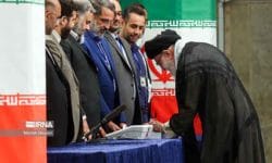رهبر انقلاب رای خود را به صندوق انداختند