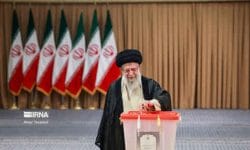 رهبر انقلاب: ان شاءالله مردم عزیزمان رای بدهند و بهترین را انتخاب کنند