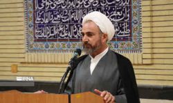 امام جمعه ایلام: ثابتقدمی در راه شهدا و رهبری، زمینهساز بالندگی کشور است