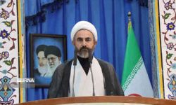 امام جمعه ایلام: ولایتمداری و ولایت پذیری رمز پیروزی در مقابل دشمنان نظام و اسلام است
