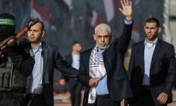یحیی سنوار مرد «دیپلماسی» و «میدان» بود/عَلَم مقاومت زمین نمیماند