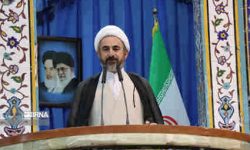 امام جمعه ایلام: قدرت و اراده ملت ایران باید در مقابل استکبار جهانی نشان داده شود