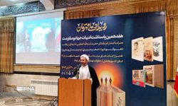 امام جمعه ایلام: شهدا به عنوان الگوها و قهرمانان واقعی به جوانان معرفی شوند