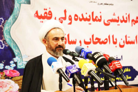 تأکید امام جمعه ایلام بررعایت مرزهای شرعی در مقابله با تهدیدات فرهنگی دشمن