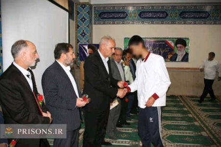 خیرین ایلامی ۲۲ زندانی را از زندان آزاد کردند