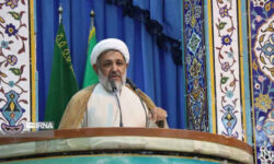 امام جمعه موقت ایلام: وحدت و پیروی از ولایت، رمز عبور از مشکلات است