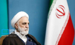 حضور حجت‌الاسلام والمسلمین محسنی اژه‌ای در منزل شهید رئیسی