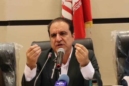 استاندار ایلام در جمع مردم آبدانان: همه مدیران باید پاسخگو و در کنار مردم باشند/ خدمت بی‌منت به مردم اولویت مدیریت استان است