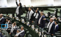 مجلس شورای اسلامی طرح تعلیق همکاری ایران با آژانس را تصویب کرد