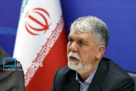صالحی: فرهیختگان فرهنگ و هنر نشان دادند، قلب‌شان برای ایران می‌تپد