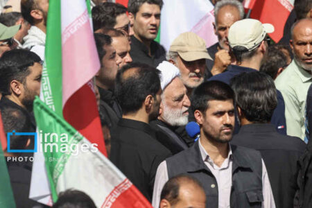 همکاری با آژانس انرژی اتمی به دلیل دشمنی با ملت، باید تعلیق شود