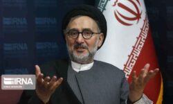 واکنش «ابطحی» به حضور رهبرانقلاب در حسینیه امام خمینی: آقا آمد، با ایران آمد