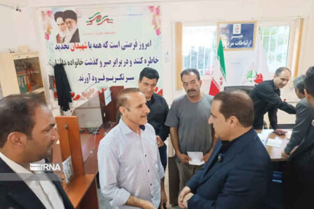 استاندار ایلام: جامعه ایثارگری شایسته بهترین خدمات است