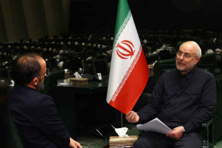 قالیباف: رهبر معظم انقلاب سبب شکل‌گیری دفاع ۹۰ میلیونی شدند