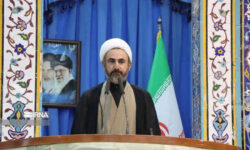 امام جمعه ایلام: القای هر گونه ضعف و ناتوانی چراغ سبز به دشمن است