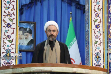 امام جمعه ایلام: القای هر گونه ضعف و ناتوانی چراغ سبز به دشمن است