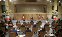 قدردانی ویژه رهبر انقلاب از رئیس جمهور و دولت/ معیشت مردم مهمترین مسئله است