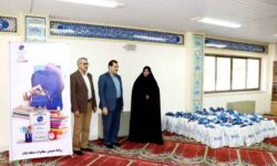 اهدای بسته‌های نوشت‌افزار به دانش‌آموزان کم برخودار ایلامی