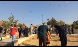 آسمان آبی ایلام، رنگین از پرواز بادبادکها