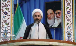 امام جمعه ایلام: ملت ایران با همت جوانان و پیوند علم و اقتدار، شکست‌ناپذیر است