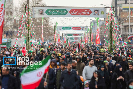 ایجاد تفرقه، بازی در زمین دشمن است/ لزوم تقویت فرهنگ نقد صحیح در کشور
