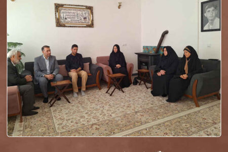 مدیرکل کتابخانه‌های عمومی استان ایلام با خانواده شهید حیات سروری دیدار کرد