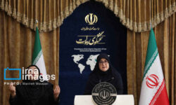 مهاجرانی: دانشگاه به حل مسائل جامعه اهتمام ویژه داشته باشد/ برخورد قاطع دولت با گرانفروشی