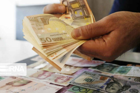 یک تحلیلگر اقتصادی مطرح کرد: ثبات تصمیم‌گیری، کلید بازگشت اعتماد به بازار ارز ایران