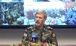 فرمانده کل ارتش: تهدید دشمنان را بدون پاسخ نمی‌گذاریم
