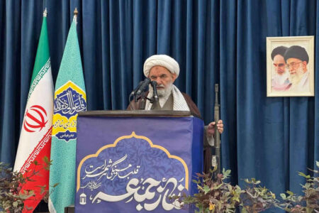 خطیب جمعه بندرعباس: سپاه قلب تپنده ملت ایران است
