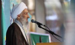 امام جمعه ساری: سپاه و بسیج خط مقدم مقابله با تروریستها هستند