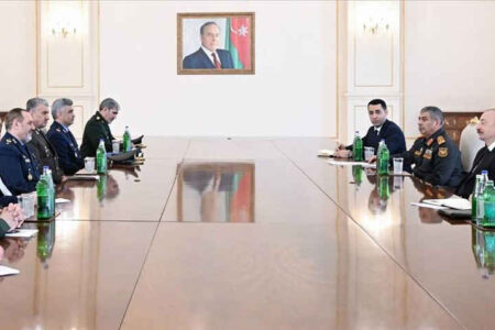 دیدار وزیر دفاع باالهام علی اف/ اعلام آمادگی باکو برای کمک به کاهش تنش‌ بین ایران و آمریکا