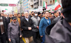 حضور قالیباف در راهپیمایی ۲۲ بهمن/ محبتهای مردم را با کار جهادی جبران کنیم