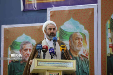 امام‌جمعه ایلام: اقتدار ایران اسلامی دشمن را به عقب‌نشینی واداشت