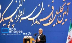 پزشکیان: در مقابل مشکلات و زورگویی‌ها تسلیم نخواهیم شد
