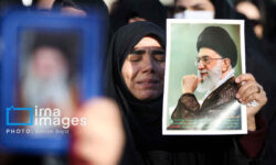 وداع با پیکر مطهر رهبر معظم انقلاب در مصلای امام خمینی(ره)
