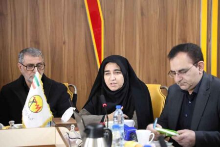 دشمن با فتنه اقتصادی قصد کمرنگ کردن پیروزی ما در میدان دارد