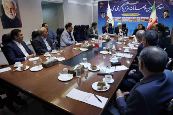 عارف: دوران مدیریت ساعتی گذشته است/ کشور به مسئولیت جهادی نیاز دارد