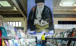 ریشههای پیوند رهبر انقلاب با نمایشگاه کتاب تهران/ نمایشگاهی که خانه او شد *یاسر احمدوند