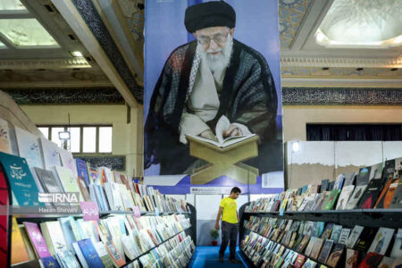 ریشههای پیوند رهبر انقلاب با نمایشگاه کتاب تهران/ نمایشگاهی که خانه او شد *یاسر احمدوند