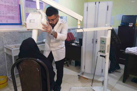 اردوی جهادی دندانپزشکی و مامایی در ایلام؛ لبخندِ رضایت بر لبان ۳۰۰ مددجوی کمیته امداد