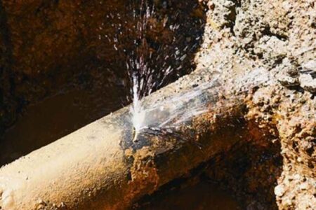 فرسودگی خط انتقال چشمه گلگل، کدورت آب ایلام را افزایش داده است