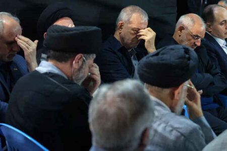 حضور پزشکیان در مراسم بزرگداشت شهید خطیب