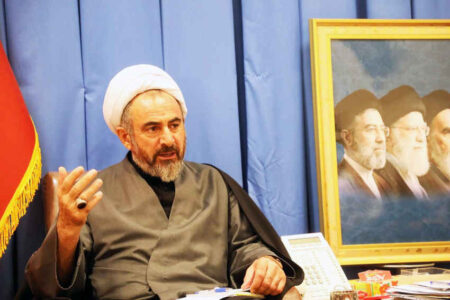 امام‌جمعه ایلام: سیره عملی رهبر شهید بهترین مروج گسترش‌ نماز است