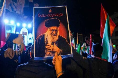 بازتاب آیین وداع با رهبر شهید در رسانه‌های عربی؛ از سیاهپوش شدن ایران تا لحظات تاریخی حساس
