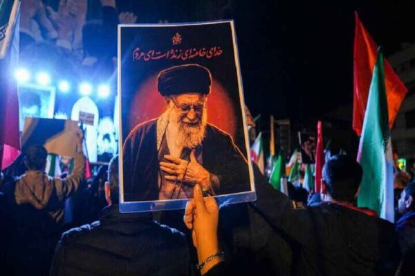 بازتاب آیین وداع با رهبر شهید در رسانه‌های عربی؛ از سیاهپوش شدن ایران تا لحظات تاریخی حساس