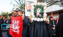 جهان نظارهگر یک برگ تاریخی دیگر/شهید زنده است