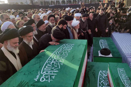 نماز مشتاقان ولایت بر پیکر آقای شهید ایران در میعادگاه عاشقان اقامه شد