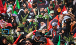 سیل جمعیت در قم/ مراسم تشییع رهبر شهید، بزرگترین گردهمایی مردمی در تاریخ معاصر