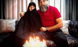 اشک‌های ننه علی در روز تولد پسرش؛ هنوز منتظر دیدنش هستم
